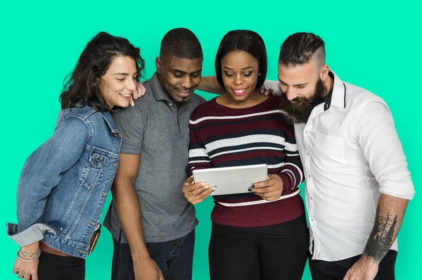 İnsanlar dijital aygıt