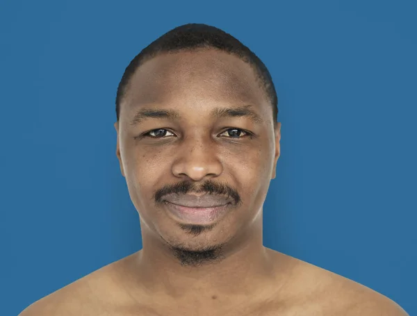 Lächelnder afrikanischer Mann — Stockfoto