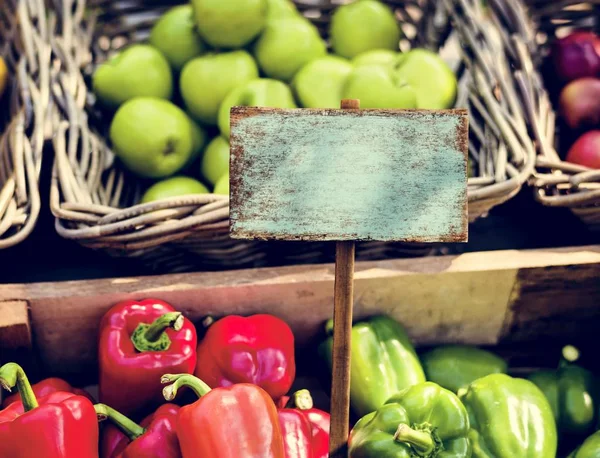 Hortalizas ecológicas en el mercado de agricultores — Foto de Stock