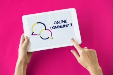 kişi holding dijital tablet