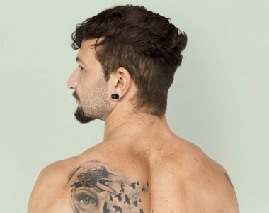 dövme olan beyaz adam