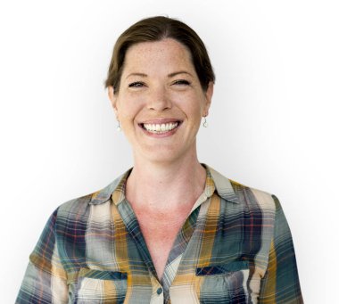 Olgun kadın gülümsüyor 