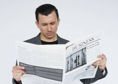 iş adamı okuma gazete