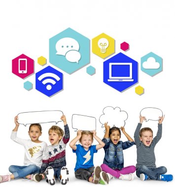 konuşma bulutlar tutan çocuk