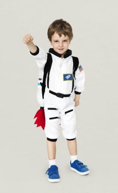 astronot kostüm jetpack ile çocuk