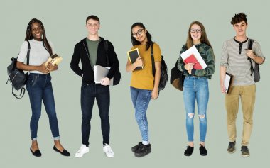 çok ırklı öğrenciler birlikte