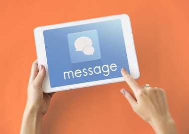 kişi holding dijital tablet