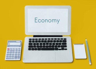 Çalışma alanı ile modern dizüstü