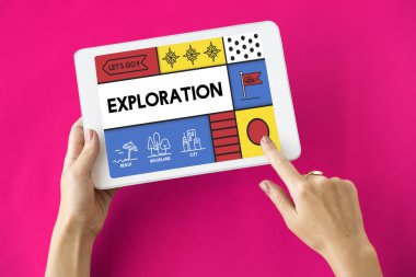 kişi holding dijital tablet