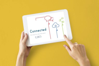 kişi holding dijital tablet