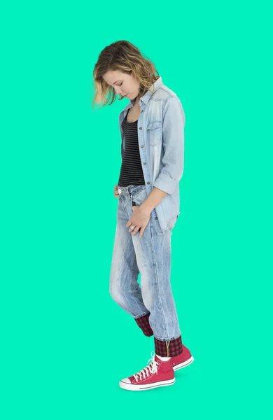 Mulher de traje jeans — Fotografia de Stock