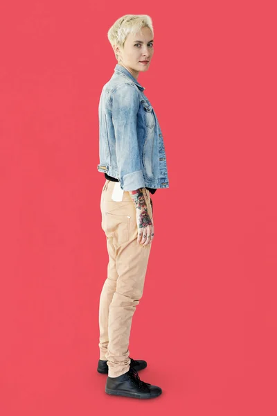 Bionda Donna in giacca jeans — Foto Stock