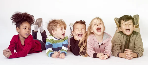 School Frinds sitting on the floor — Stock Photo, Image