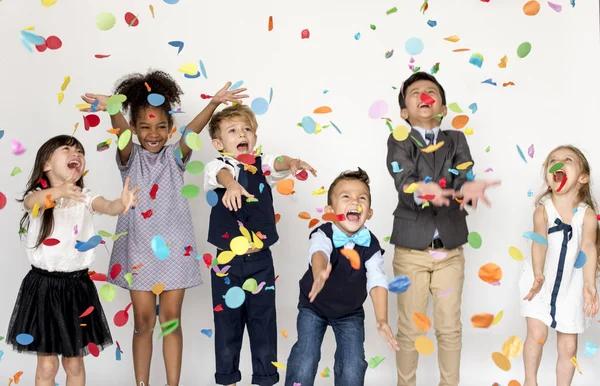 Fête des enfants avec confettis — Photo
