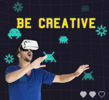 Adam visualiaing gerçeklik Gadget'ı kullanma  