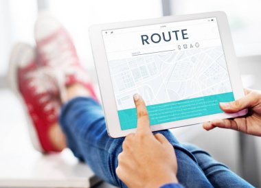 kişi holding dijital tablet