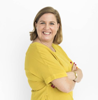 Olgun gülümseyen kadın