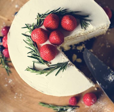 kek çilek Çilek ile