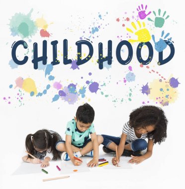 kağıtlara çizim çocuklar