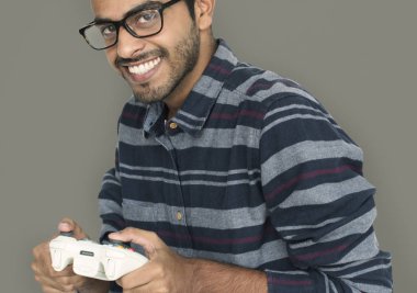 gülümseyen Hint elbise adam 