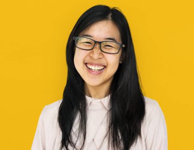 gözlük gülüyor içinde Asyalı kız