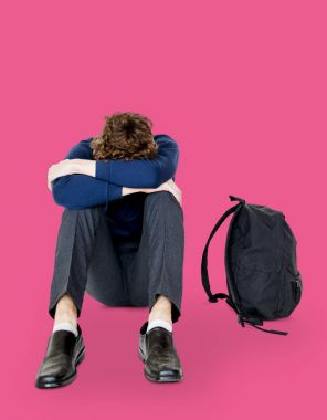 stresli öğrenci tek başına oturmak