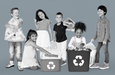 atık geri dönüşüm için çocuklarla