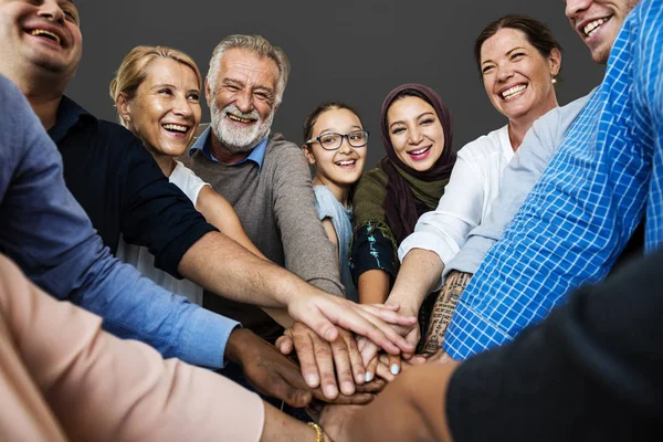 Grupp av människor tillsammans — Stockfoto