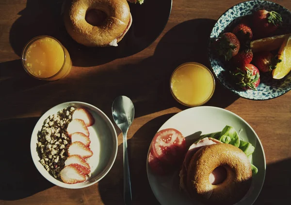 Pequeno-almoço saudável em cima da mesa — Fotografia de Stock