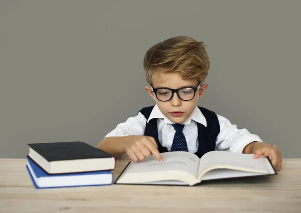 Pequeño Empresario Trabajando en el escritorio — Foto de Stock