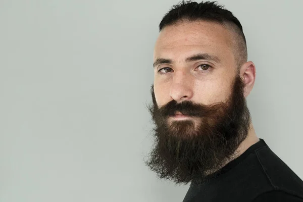 Studio poz sakallı yetişkin adam — Stok fotoğraf