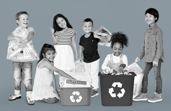 atık geri dönüşüm için çocuklarla