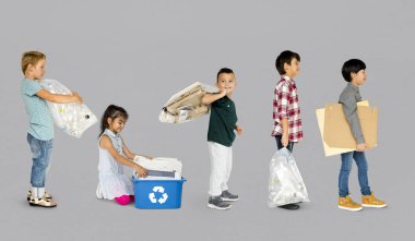 atık geri dönüşüm için çocuklarla