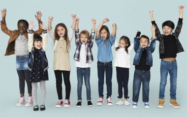 mutlu çok ırklı çocuklar