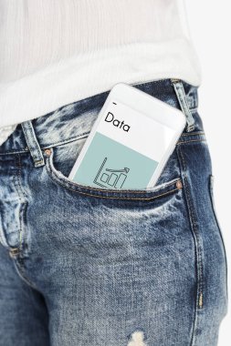 Bayan kot pantolon cebinde Smartphone