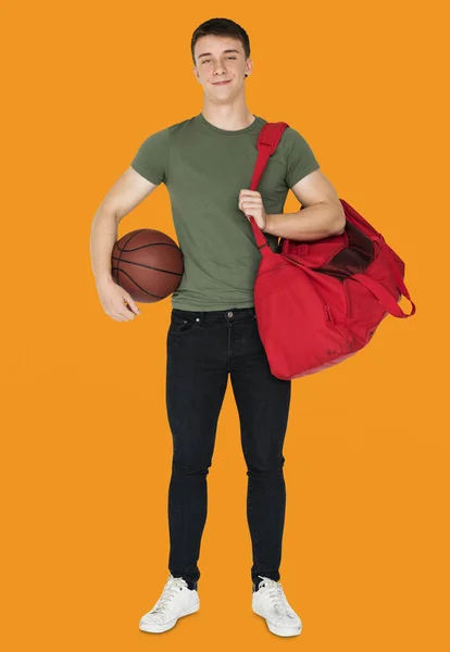 Homem segurando basquete — Fotografia de Stock