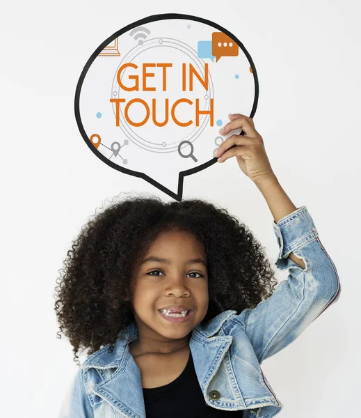 Kid holding paper speech bubble — Stock Photo, Image