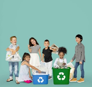 atık geri dönüşüm için çocuklarla
