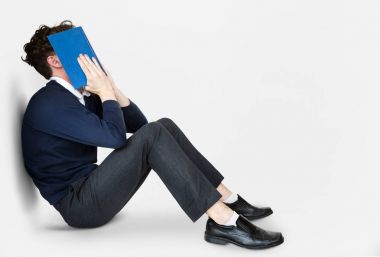 Adam için sınav kitap okumak