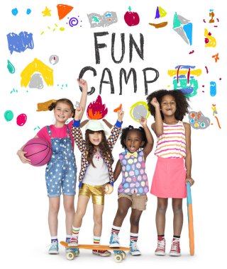 birlikte oynayan çok ırklı çocuklar