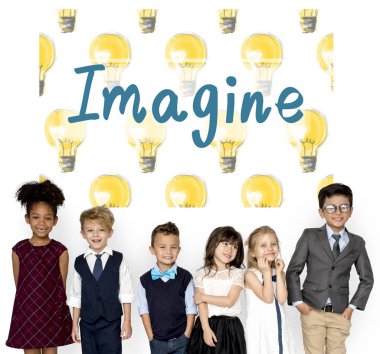 satır içinde duran çocuk