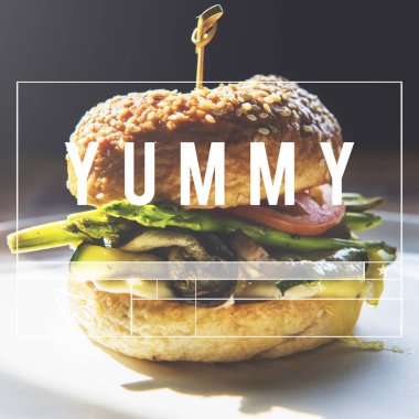 sebze ile ev yapımı lezzetli Hamburger