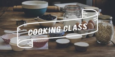 mutfak masasında malzemelerle