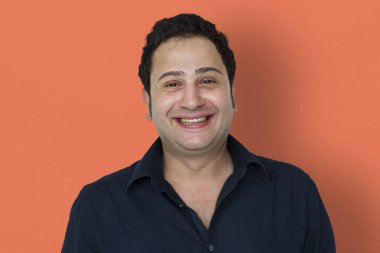 Olgun erkek gülümseyen