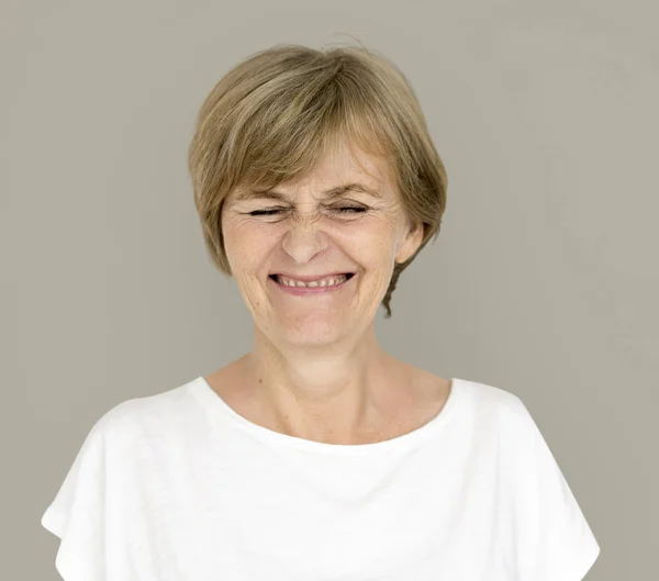 Volwassen vrouw lachen — Stockfoto