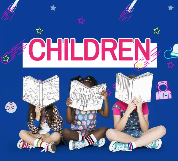 Meisjes lezen van boeken — Stockfoto