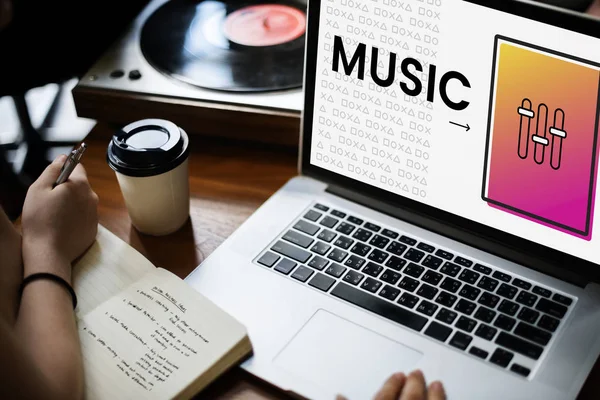 People using laptop at table with vinyl — Stock Photo, Image