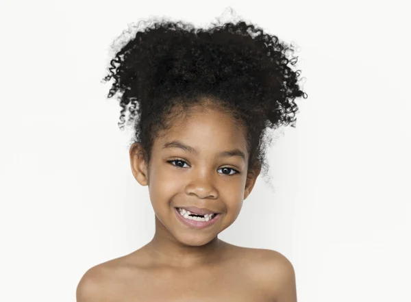 Menina sorridente com peito nu — Fotografia de Stock