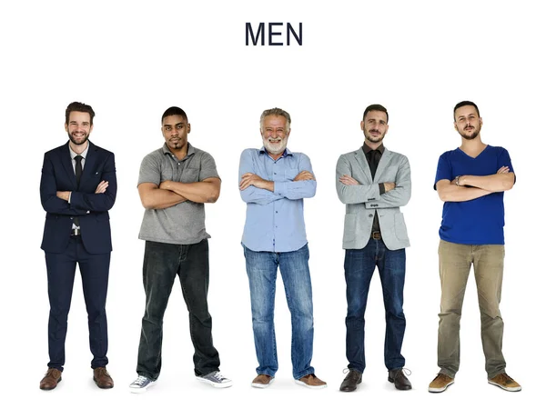 Мужчины, стоящие со скрещенными руками — стоковое фото
