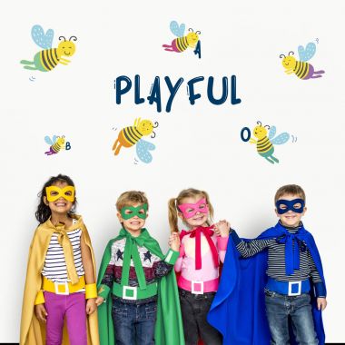 mutlu çocuk süper kahraman kostümleri